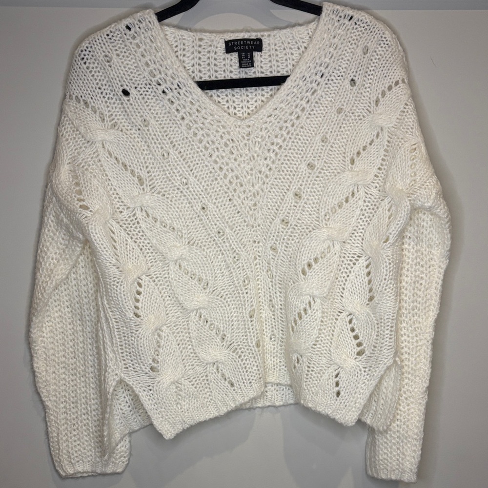 ❤️‍🔥3/$20 Streetwear Society White Cable Knit V- Neck Sweater❤️‍🔥